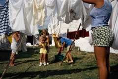 Women hanging laundry, Habana Libre, 2001